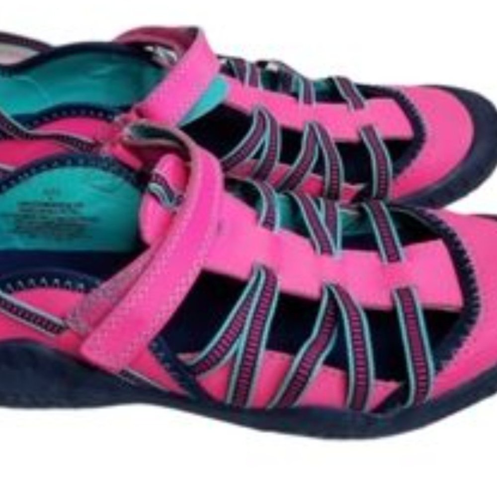 Circo Watershoes  Pink  Size M 2/3